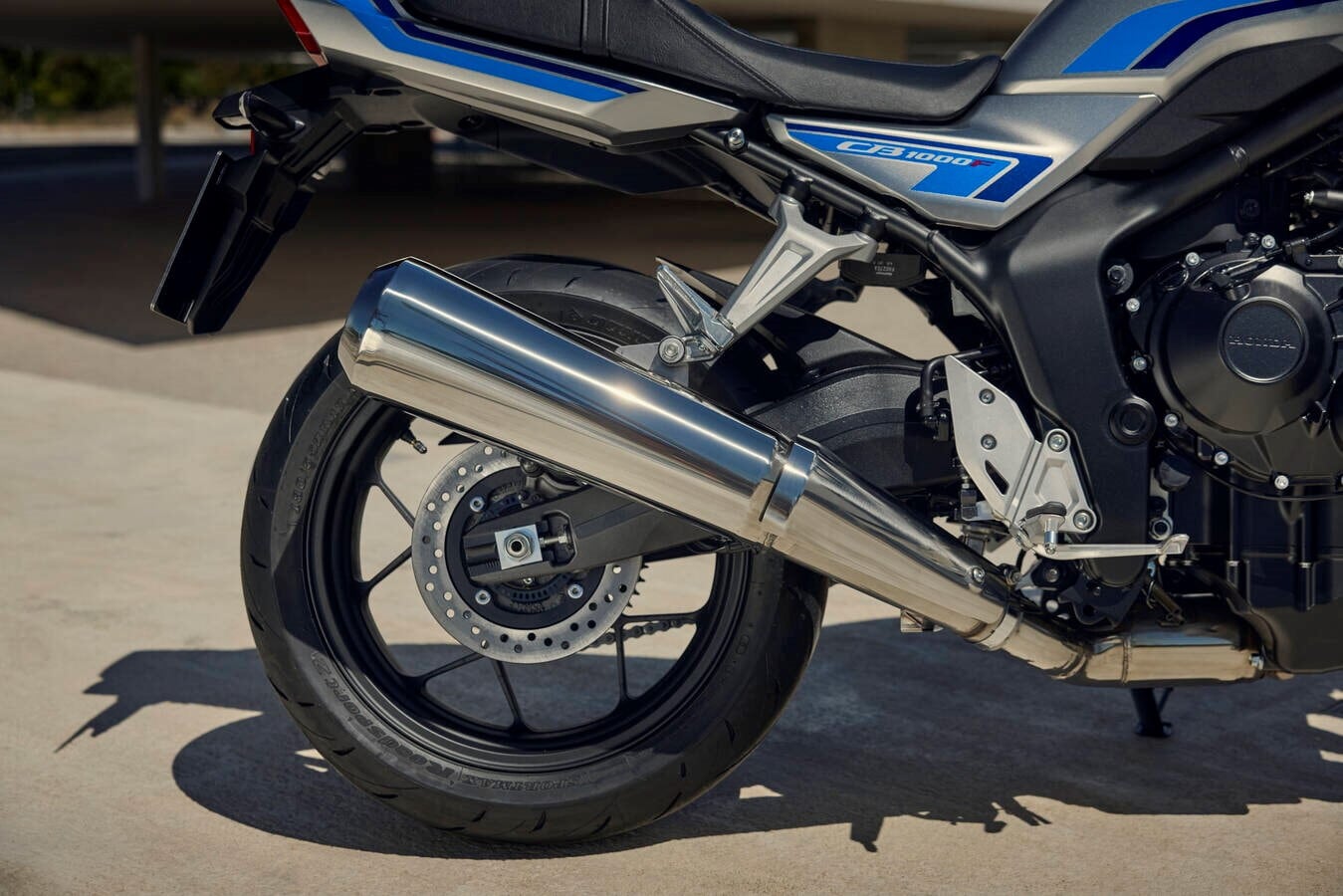 Honda CB1000F: le foto della roadster anni ’80 in versione 2026