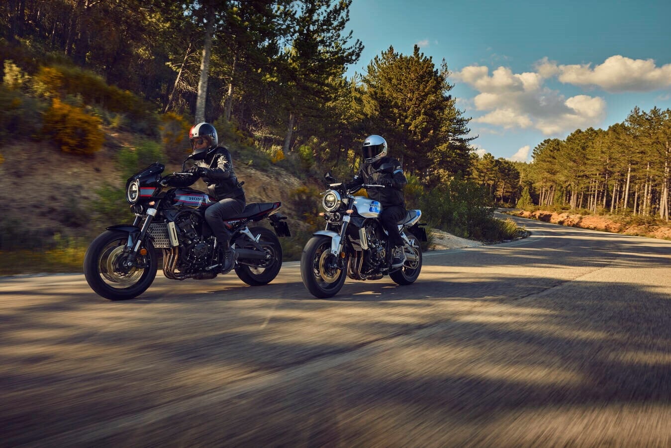 Honda CB1000F: le foto della roadster anni ’80 in versione 2026