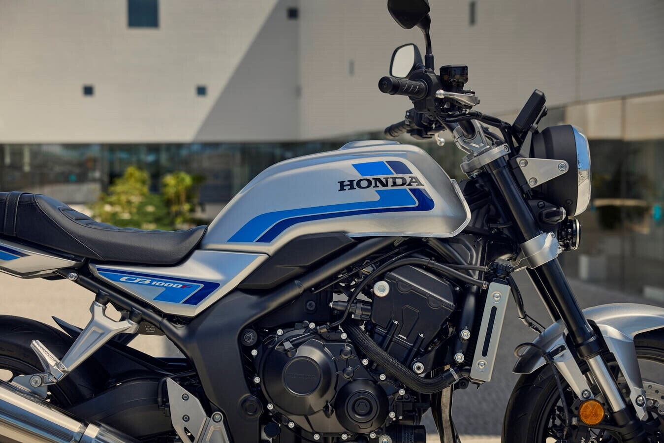 Honda CB1000F: le foto della roadster anni ’80 in versione 2026