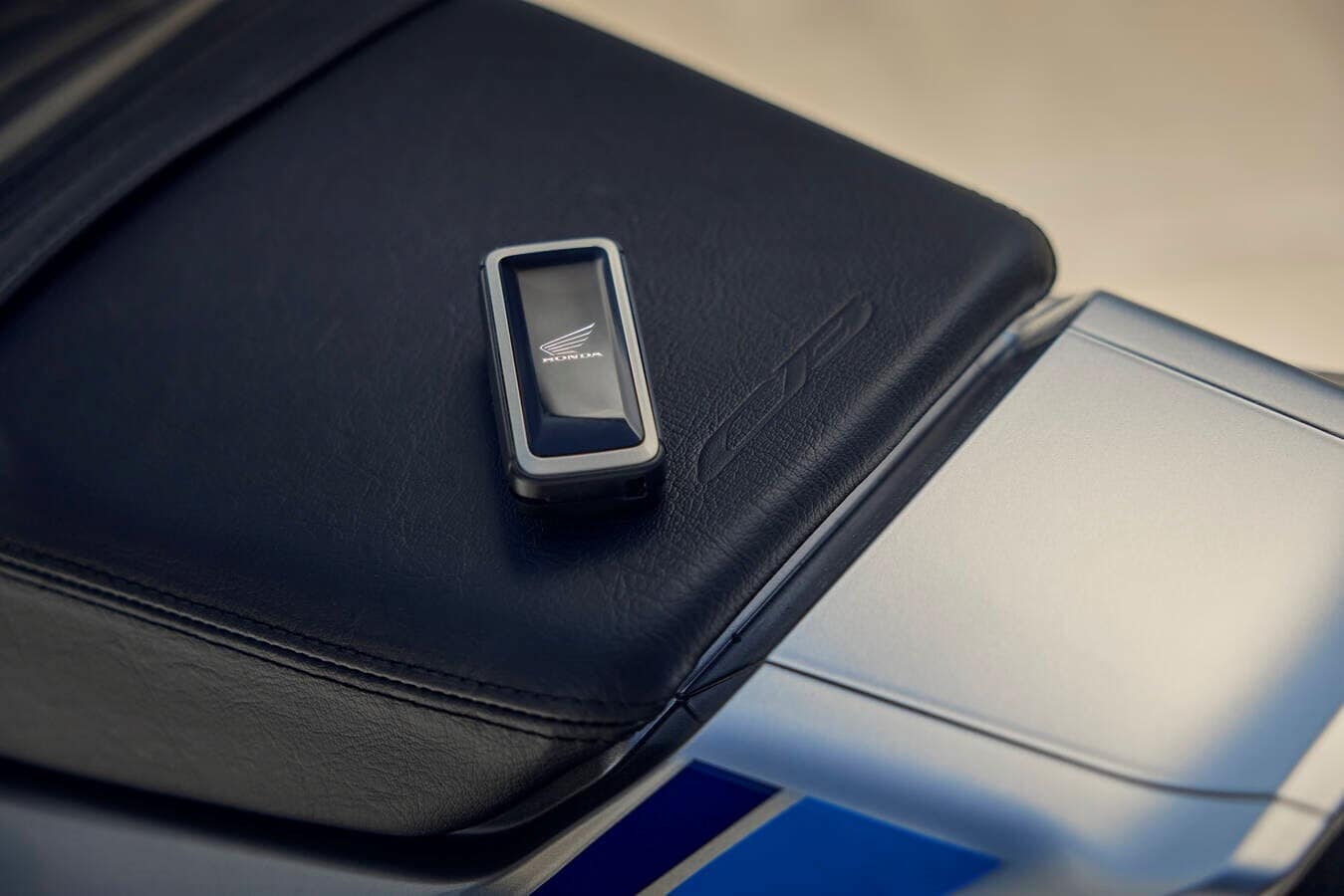 Honda CB1000F: le foto della roadster anni ’80 in versione 2026