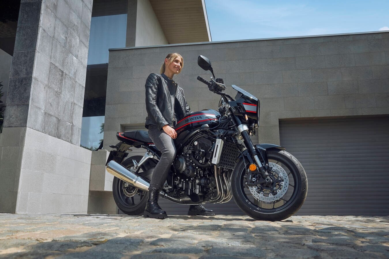 Honda CB1000F: le foto della roadster anni ’80 in versione 2026