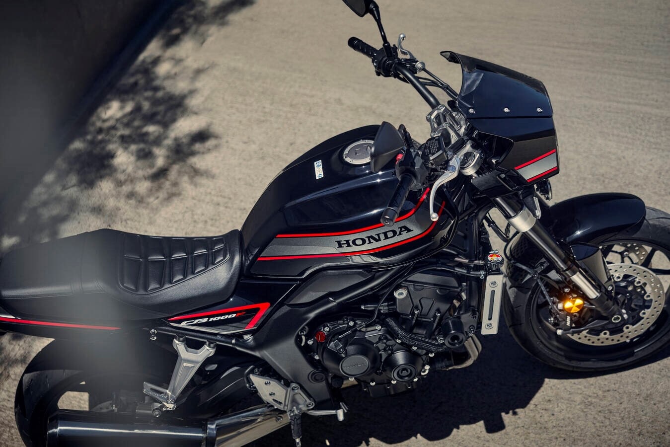 Honda CB1000F: le foto della roadster anni ’80 in versione 2026