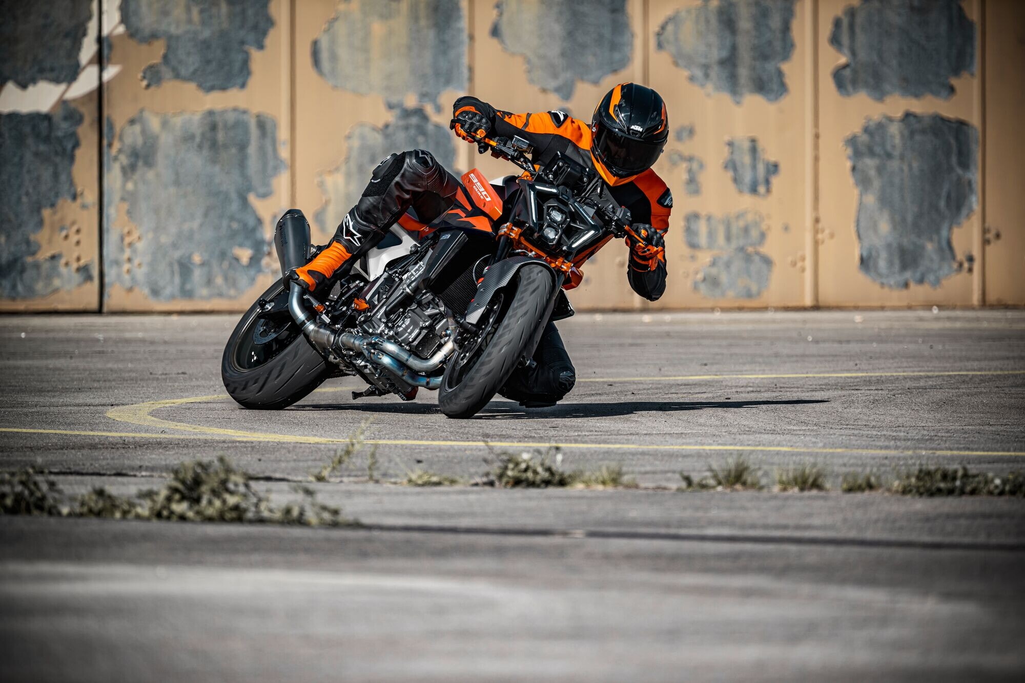 KTM 990 Duke: le foto della nuova livrea 2026