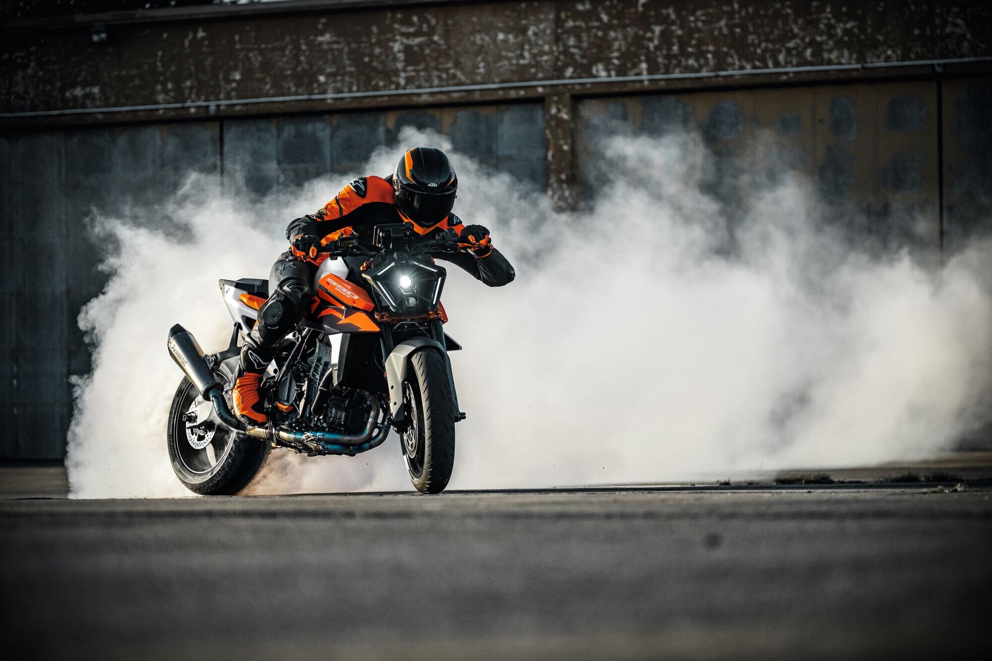 KTM 990 Duke: le foto della nuova livrea 2026
