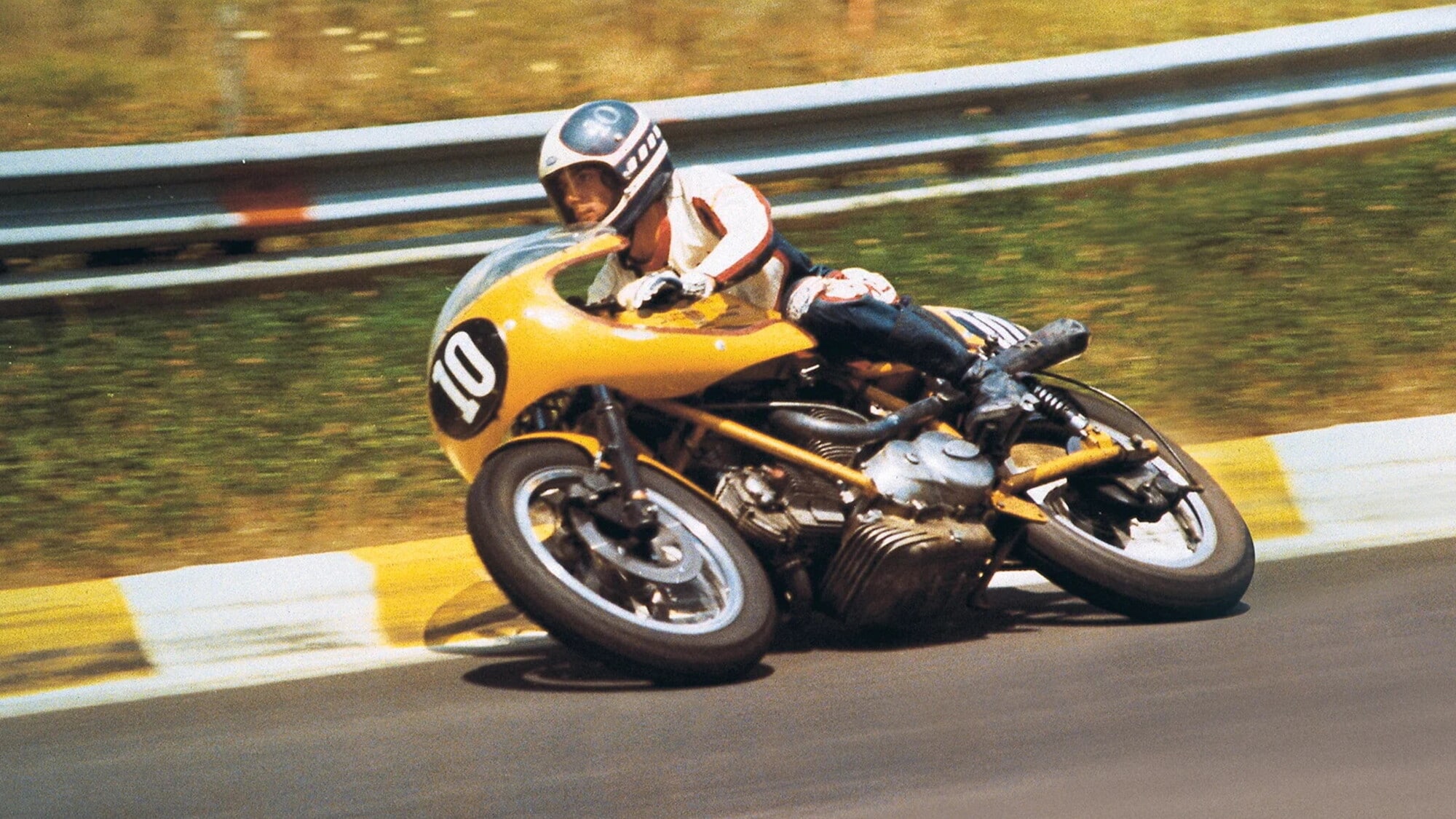 Ducati prepara una nuova special ispirata alla 750 SS Desmo degli anni Settanta