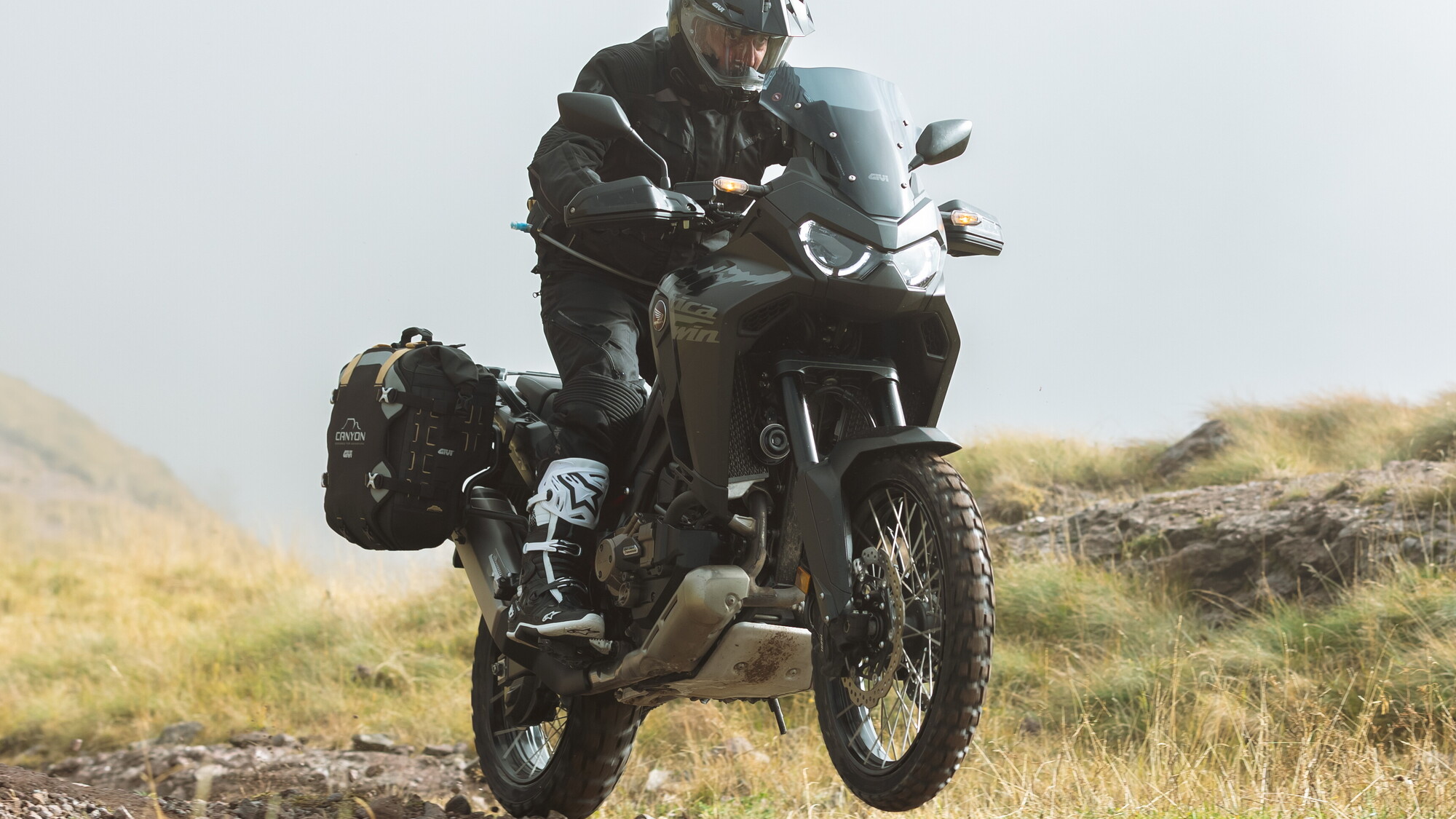 GIVI amplia la linea Canyon 2026: nuove borse e zaino pensati per l’adventouring