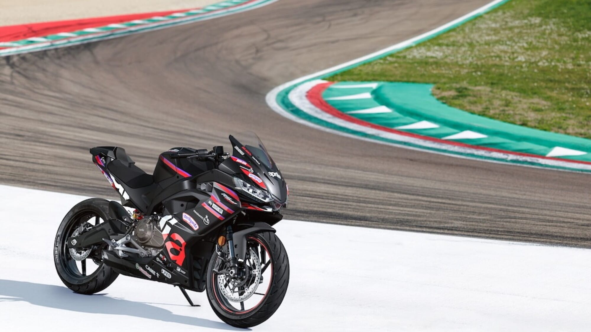 Aprilia RS 457 GP Replica: la piccola sportiva si veste da MotoGP
