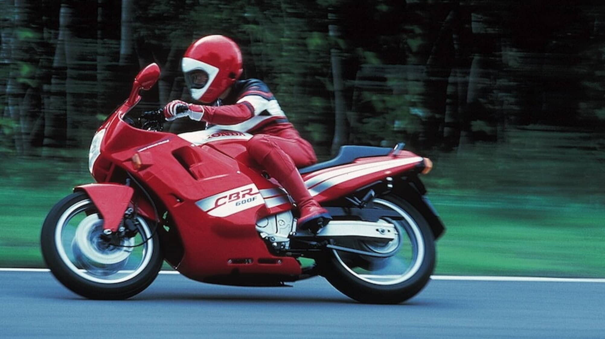La prima vera sportiva per tutti? Honda CBR600F: la media che inventò l’equilibrio