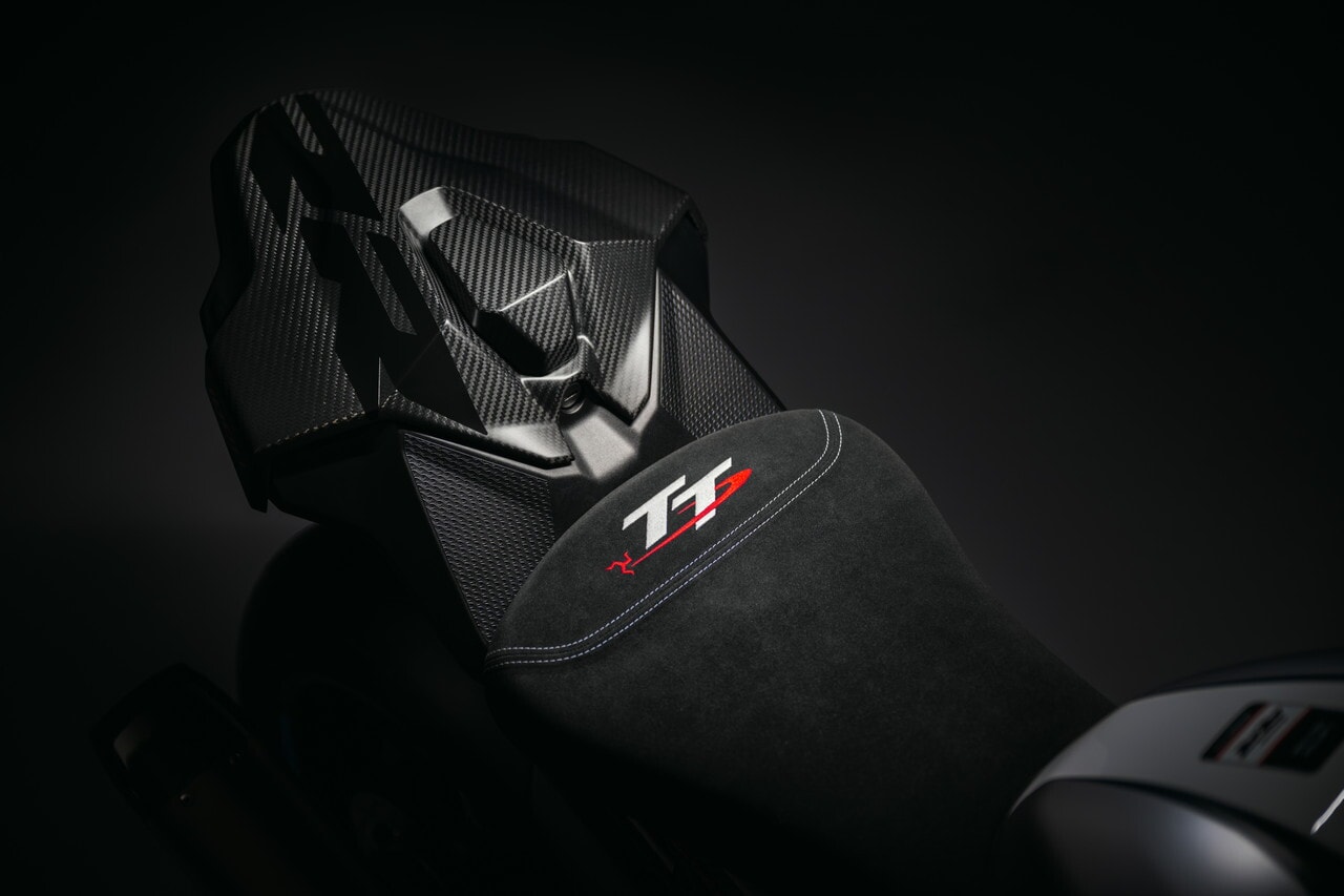 BMW M RR Isle of Man TT : le foto della SBK in edizione limitata