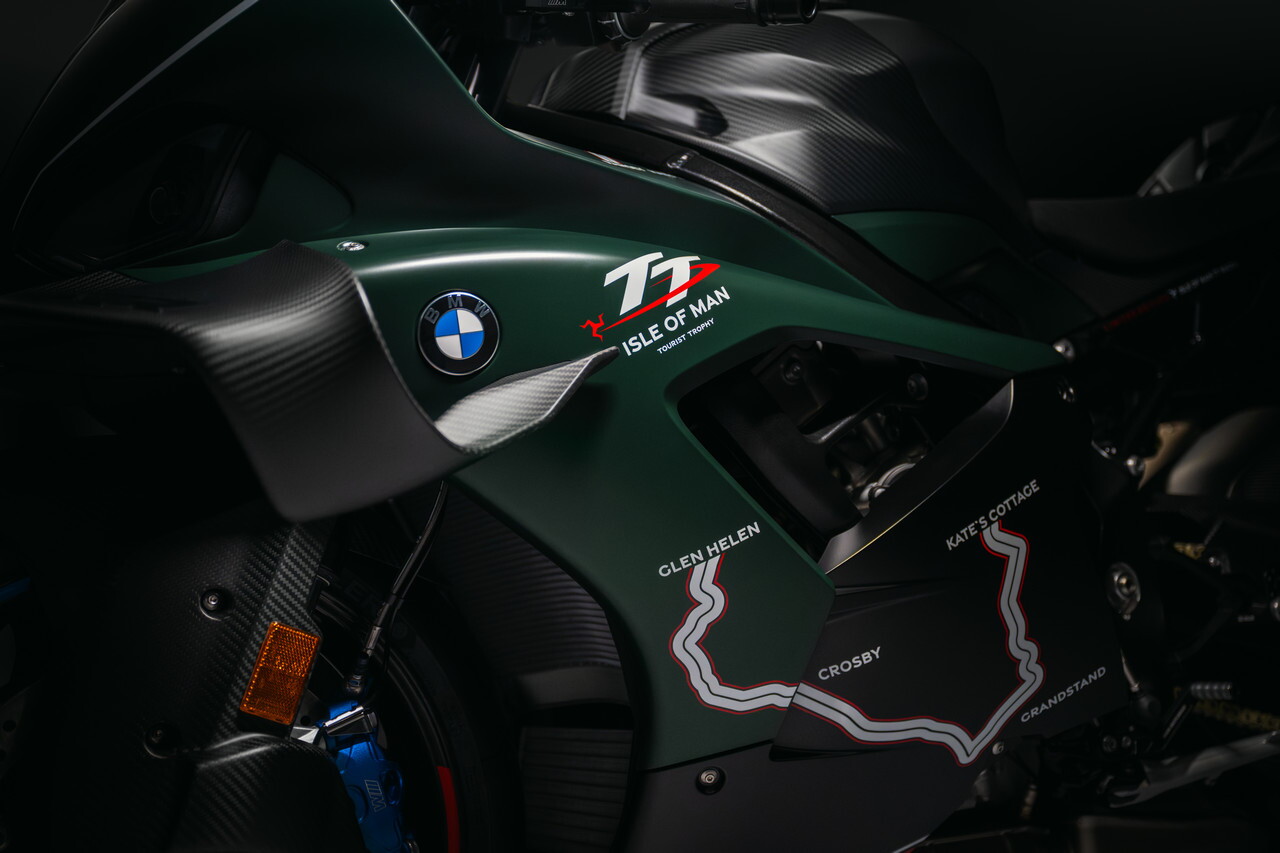 BMW M RR Isle of Man TT : le foto della SBK in edizione limitata
