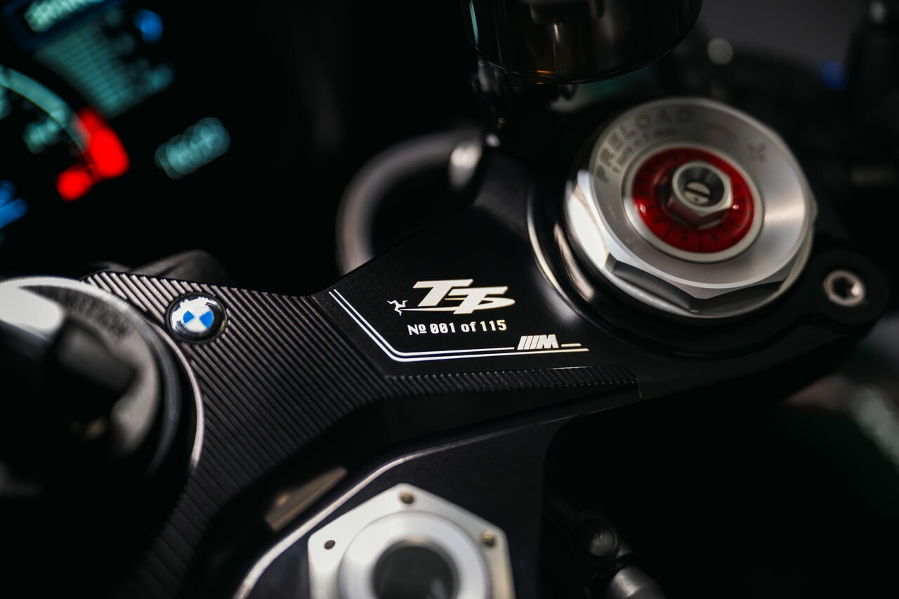 BMW M RR Isle of Man TT : le foto della SBK in edizione limitata
