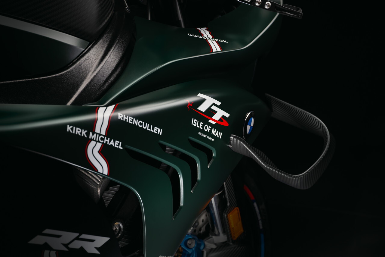 BMW M RR Isle of Man TT : le foto della SBK in edizione limitata