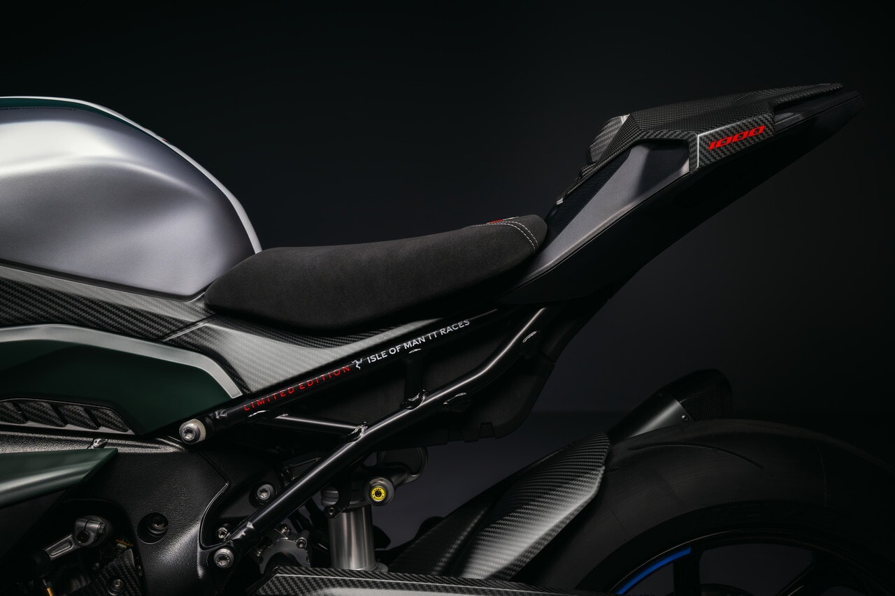 BMW M RR Isle of Man TT : le foto della SBK in edizione limitata