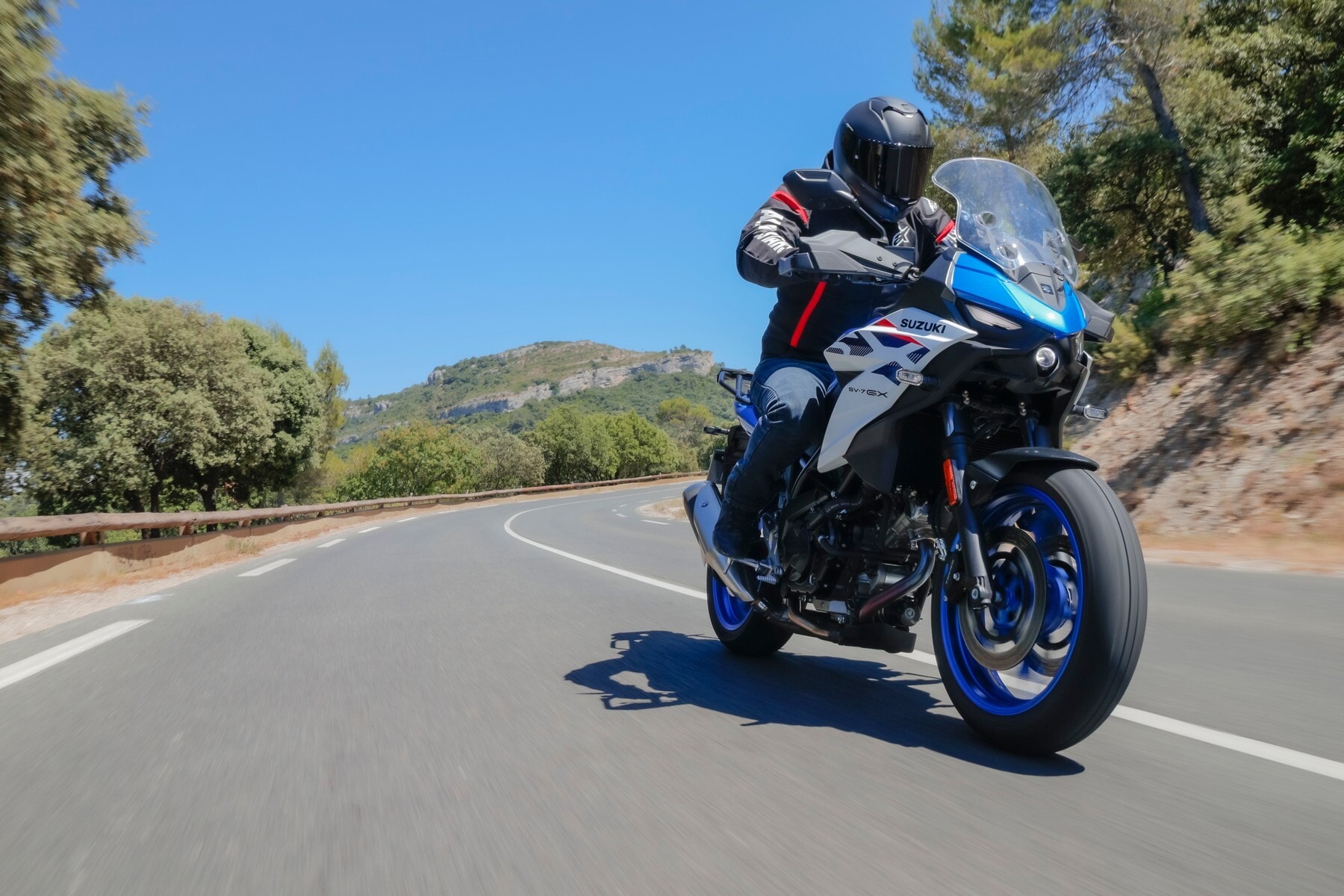 Suzuki SV-7GX: la gallery del test