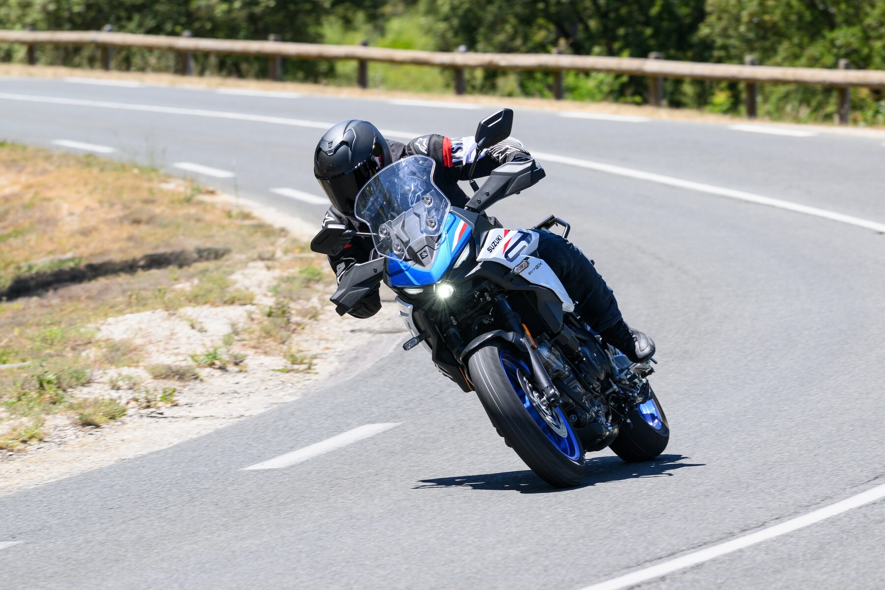 Suzuki SV-7GX: la gallery del test