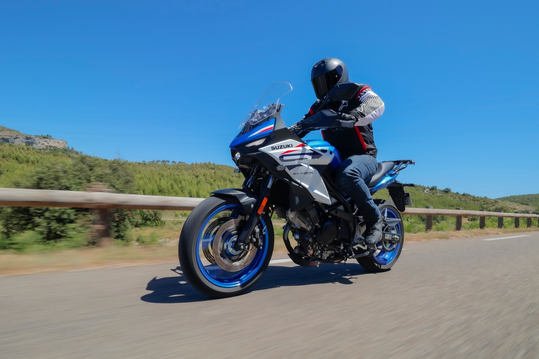 Suzuki SV-7GX: la gallery del test