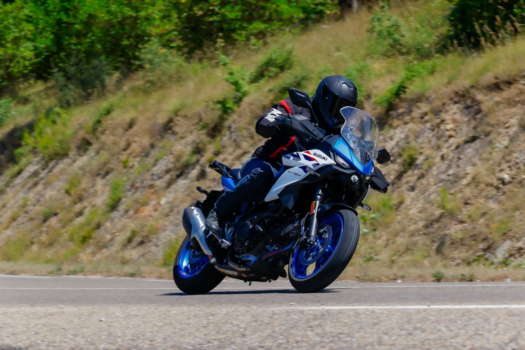 Suzuki SV-7GX: la gallery del test