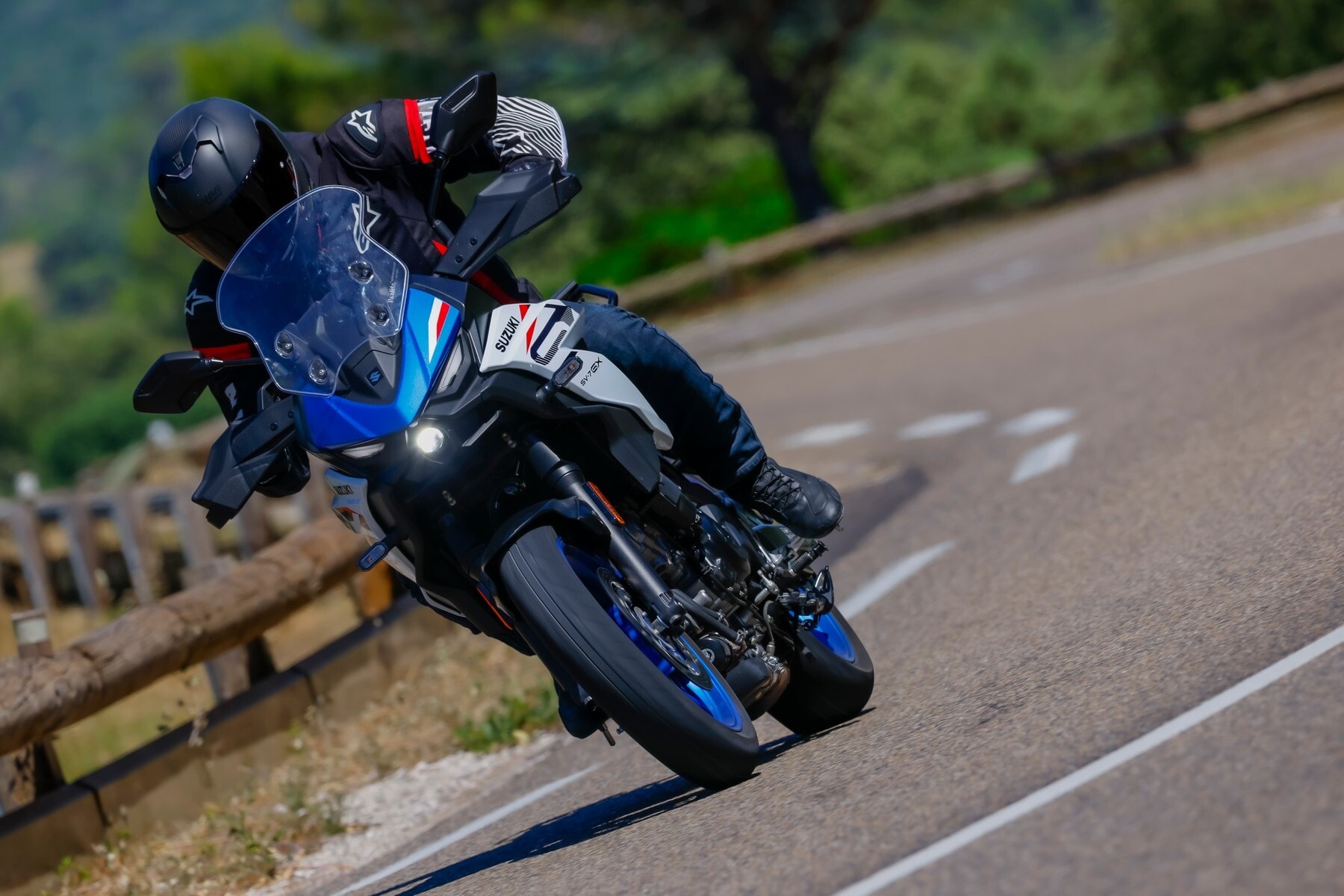 Suzuki SV-7GX: la gallery del test