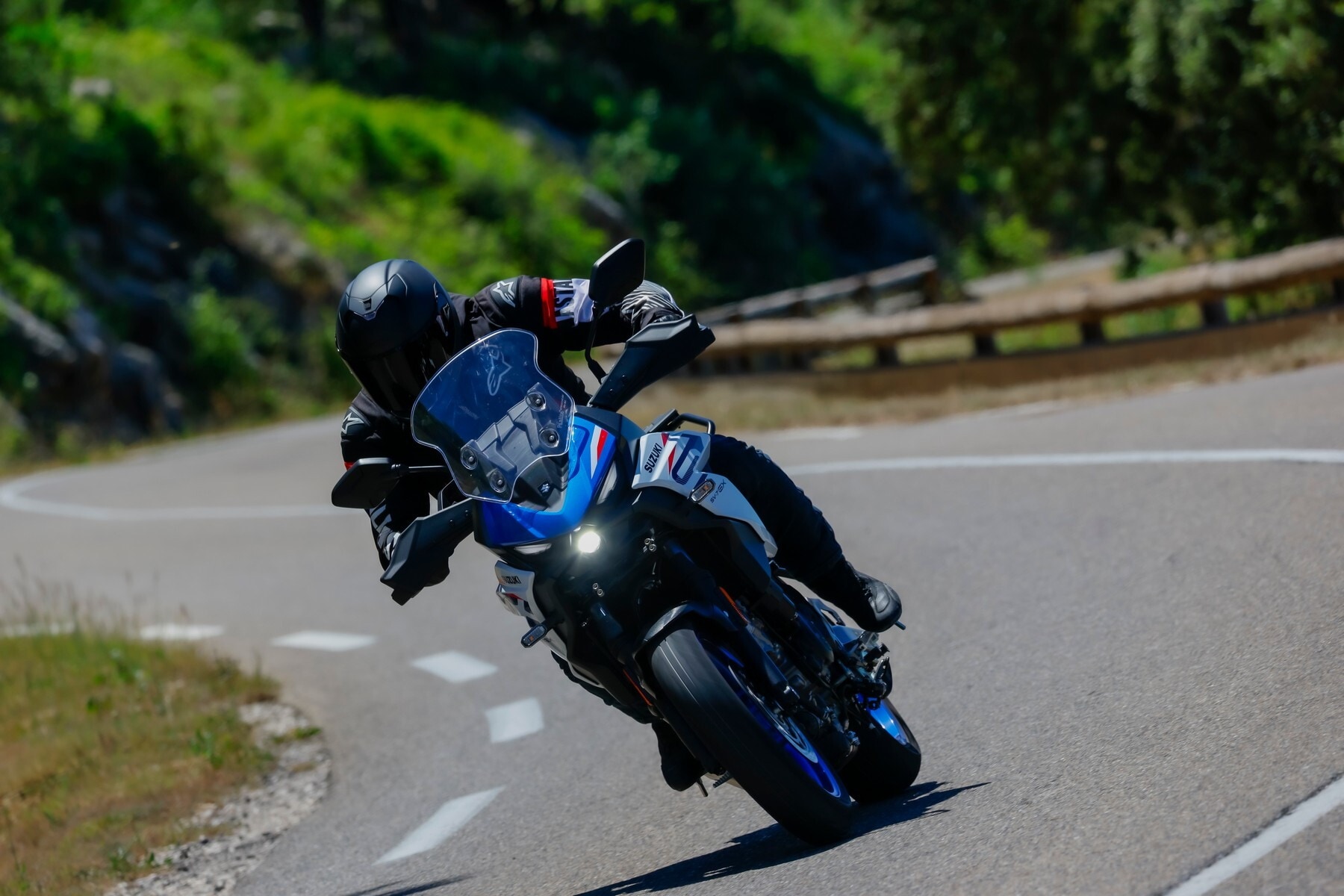 Suzuki SV-7GX: la gallery del test