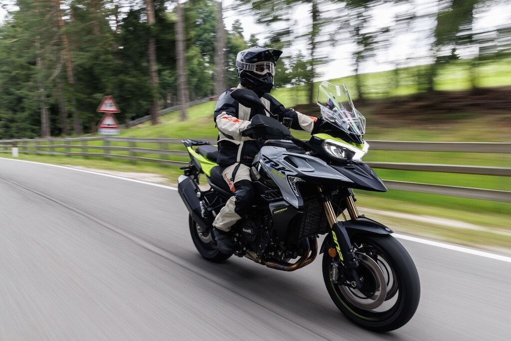 Benelli TRK 902 Stradale: le foto della prova