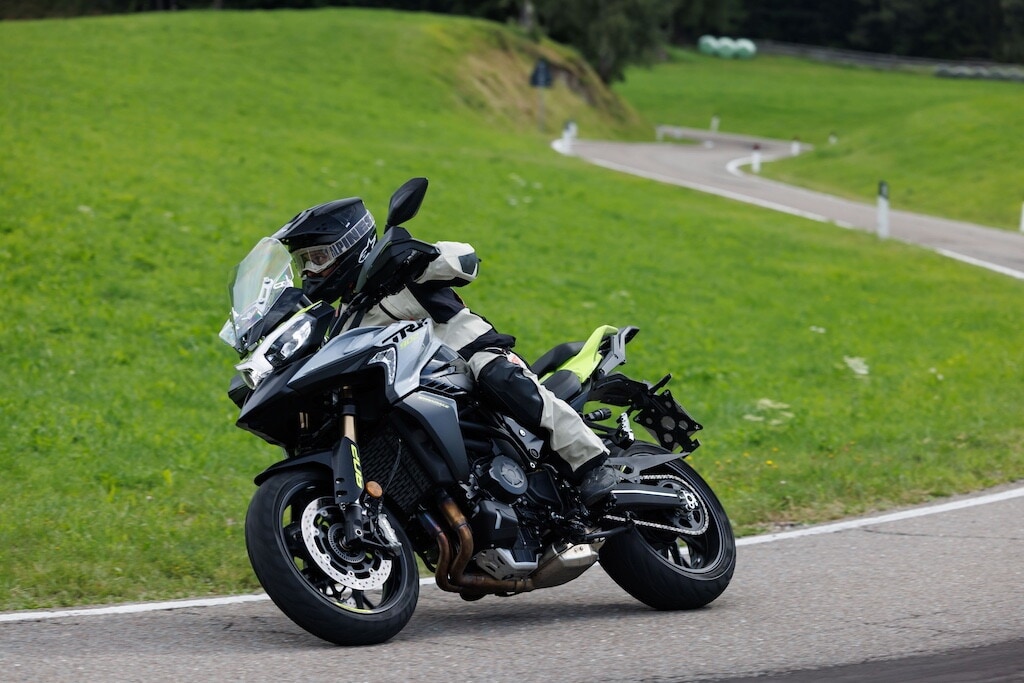 Benelli TRK 902 Stradale: le foto della prova