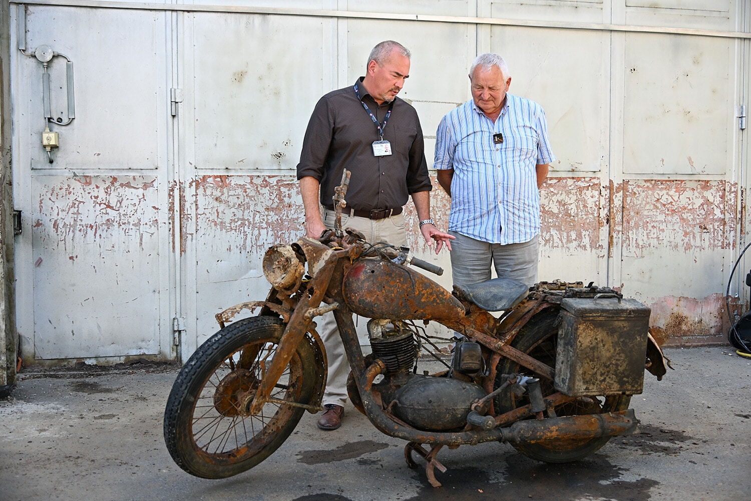 DKW NZ 350-1: le foto della moto riemersa dal Danubio