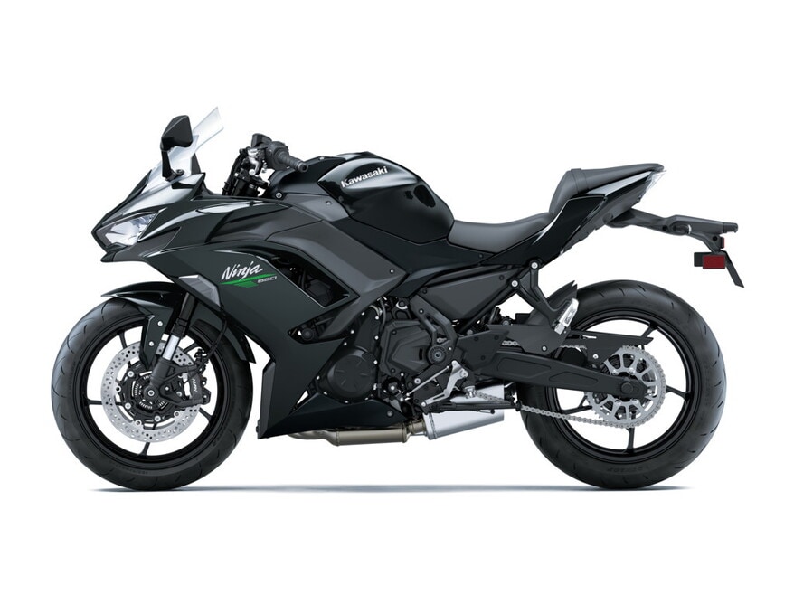 Kawasaki Ninja 650 2027, più sportiva e affilata: le FOTO
