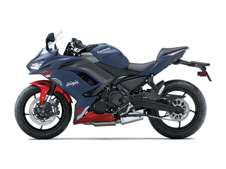 Kawasaki Ninja 650 2027, più sportiva e affilata: le FOTO