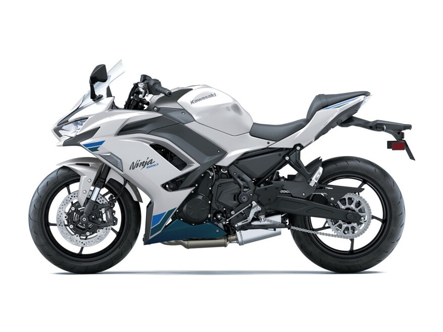 Kawasaki Ninja 650 2027, più sportiva e affilata: le FOTO
