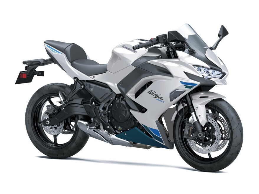 Kawasaki Ninja 650 2027, più sportiva e affilata: le FOTO