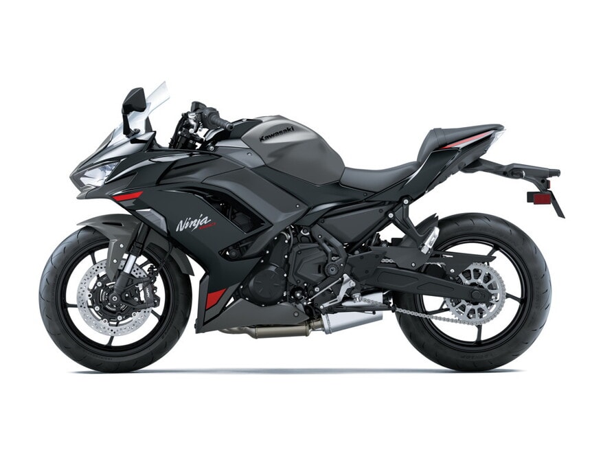 Kawasaki Ninja 650 2027, più sportiva e affilata: le FOTO