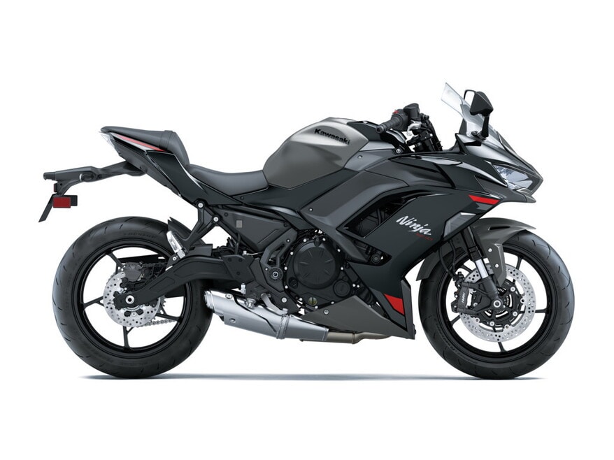 Kawasaki Ninja 650 2027, più sportiva e affilata: le FOTO