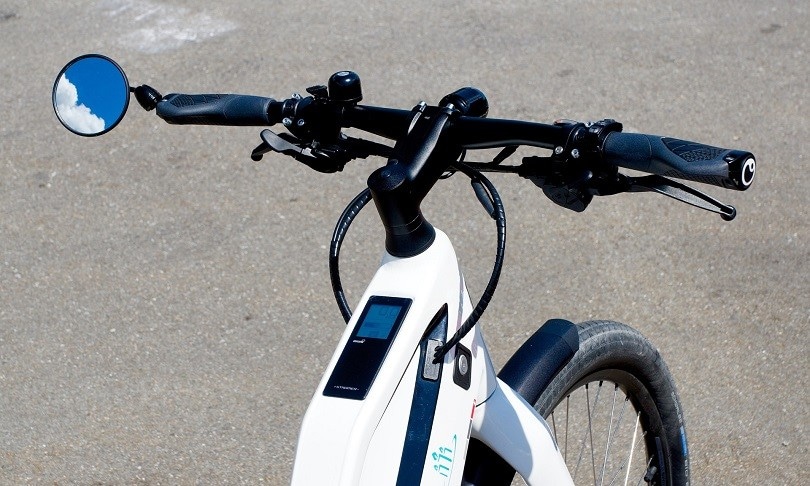 Bici elettrica, la nuova moda: cosa dice il Codice della Strada - News |  InMoto.it
