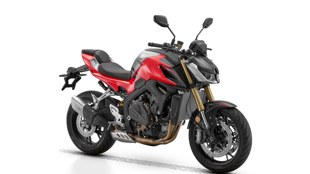 QJMotor SRK 800: ecco la nuova naked quattro cilindri, muscolosa e tecnologica