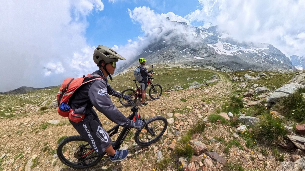 INSTA360 X5 in sella a una e-Bike: avventura tra i laghi glaciali del Moncenisio e delle Alpi