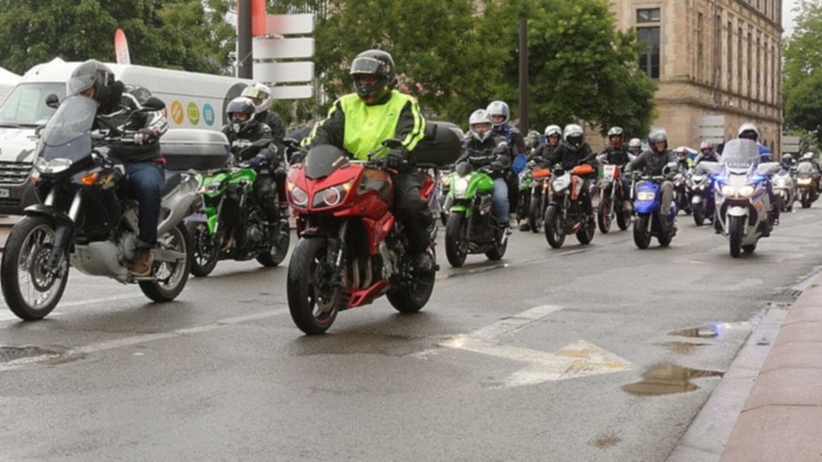 Milano, slitta di un anno il divieto per le moto più inquinanti in Area B e C