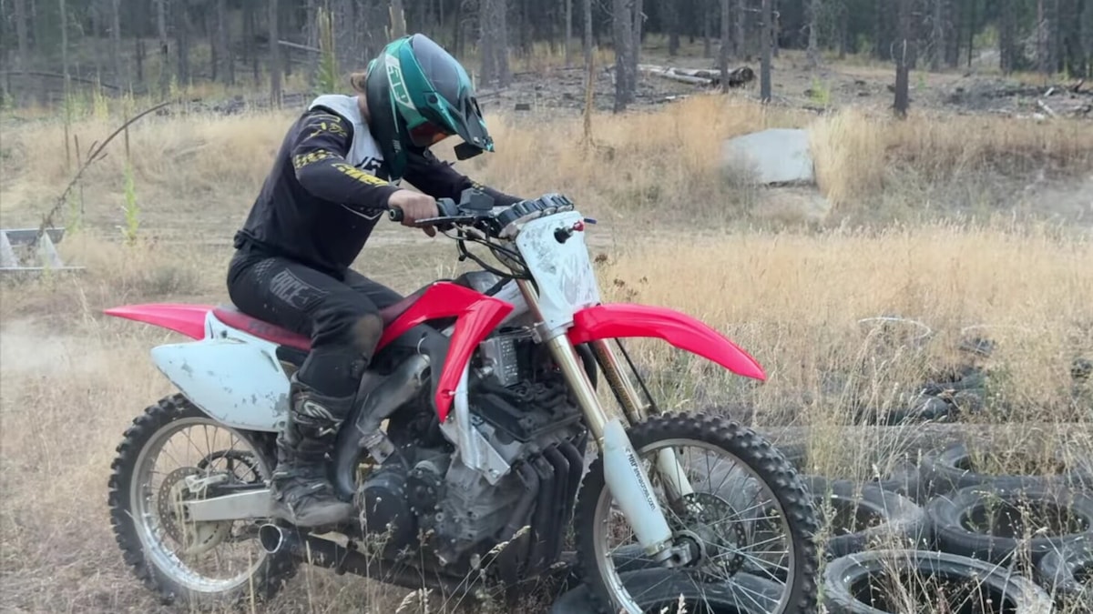 Una moto da cross col motore della Hayabusa? Un ragazzo americano l'ha costruita 