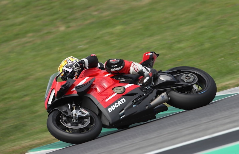 Prova Ducati Superleggera V4: la tempesta perfetta