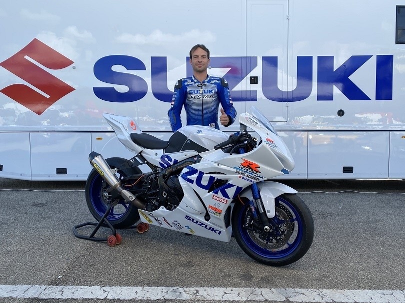 Suzuki GSX-R Racing Academy: la guida in pista con la "Gixxer"