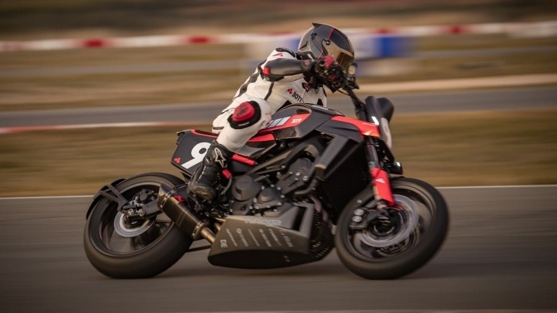 Yamaha Yard Built, il kit Bottpower trasforma la XSR900 nella XR9 Carbona