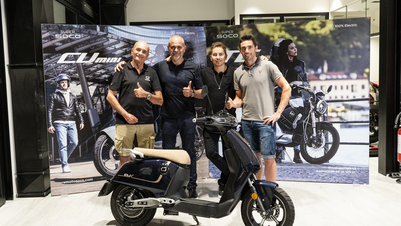 Jorge Lorenzo, Michele Pirro e Dario Marchetti inaugurano il nuovo store Super Soco a Misano