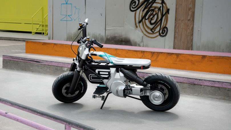 BMW punta ai giovanissimi: ecco il Concept CE 02