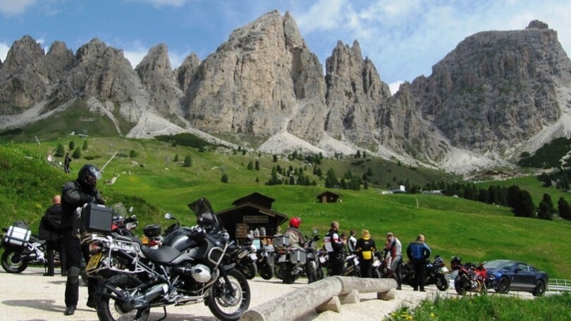 Troppo traffico sulle Dolomiti: colpa anche dei motociclisti?