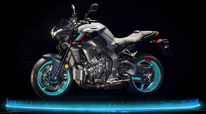 Yamaha aggiorna la MT-10 per il 2022: divertimento fatto naked