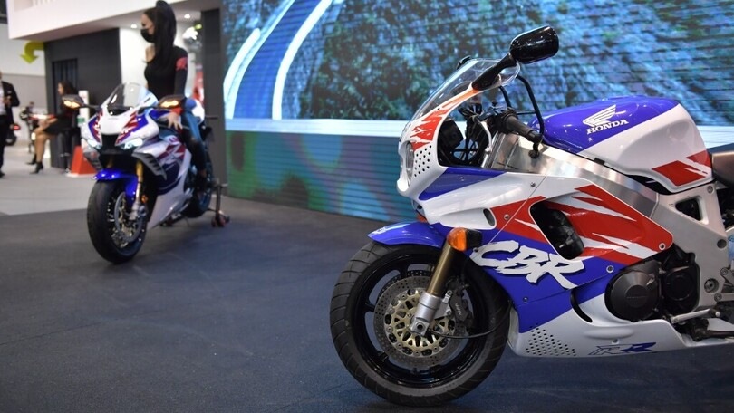 Honda: la storia della CBR Fireblade sfila ad EICMA