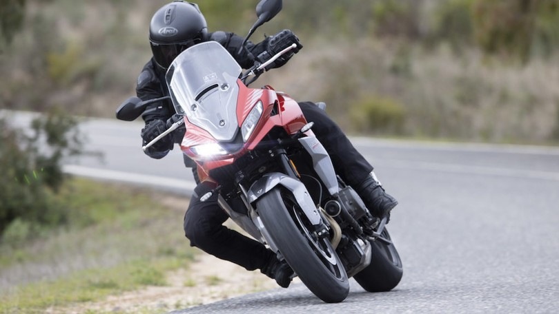 A ruota libera, Triumph Tiger Sport 660: giusta, come la ragazza della porta accanto