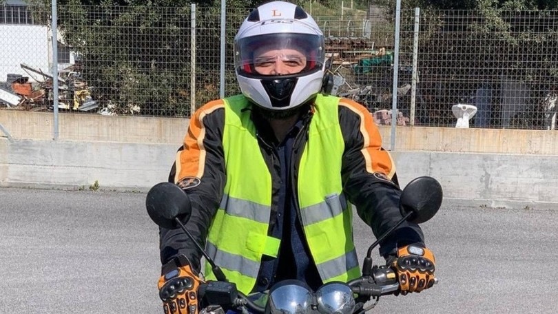 Roberto Saviano riabbraccia la moto: "Per anni un sogno di libertà frustrato"