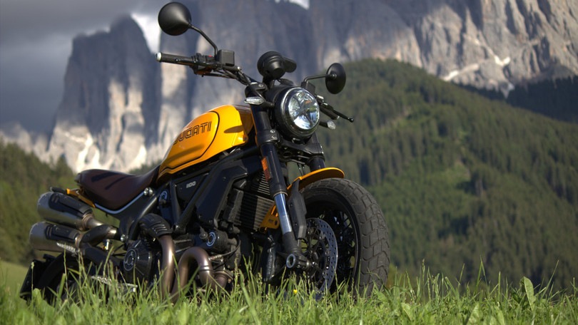 Cosa può imparare un motociclista esperto da un passeggero alla prima esperienza