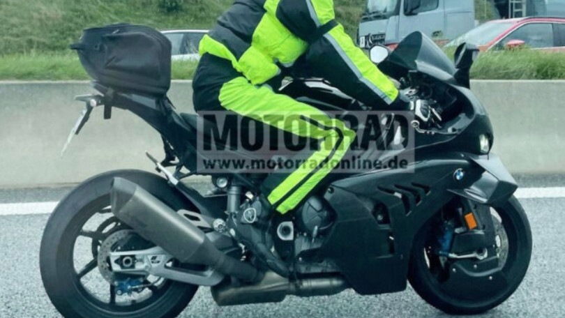 BMW S 1000 RR, aggiornamento per il 2023: più potenza e... che ali!