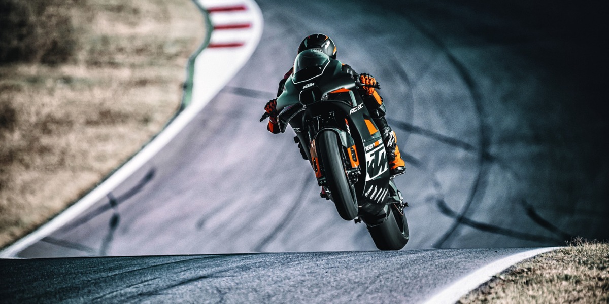 KTM RC 8C 2023: la racer è ancora più potente